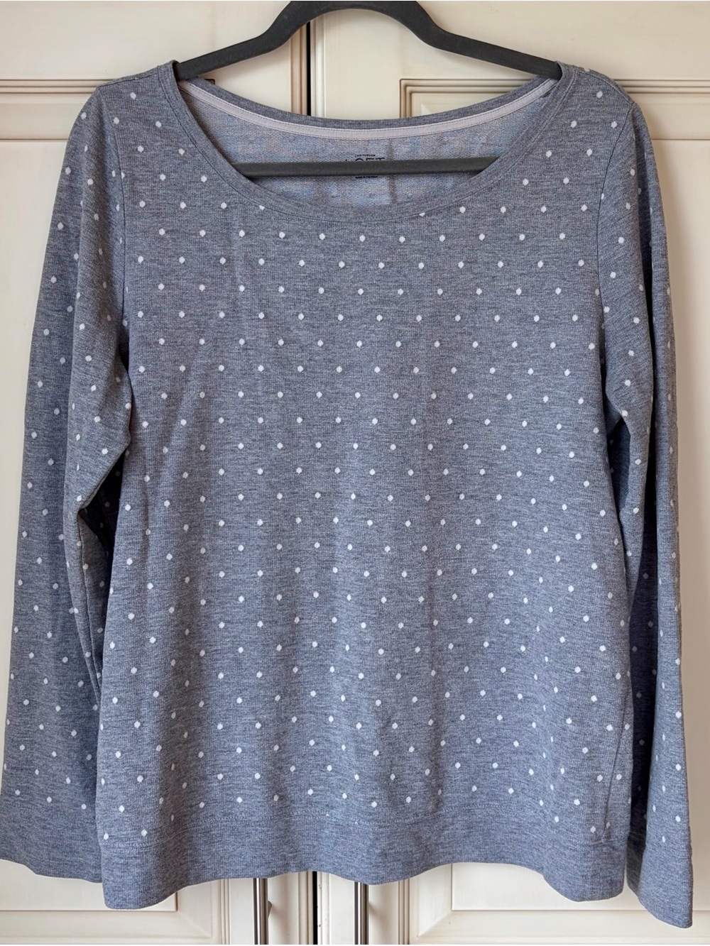🍓 Ann Taylor Heather Grey Polka Dot Long-Sleeve Sweatshirt type top. Large.